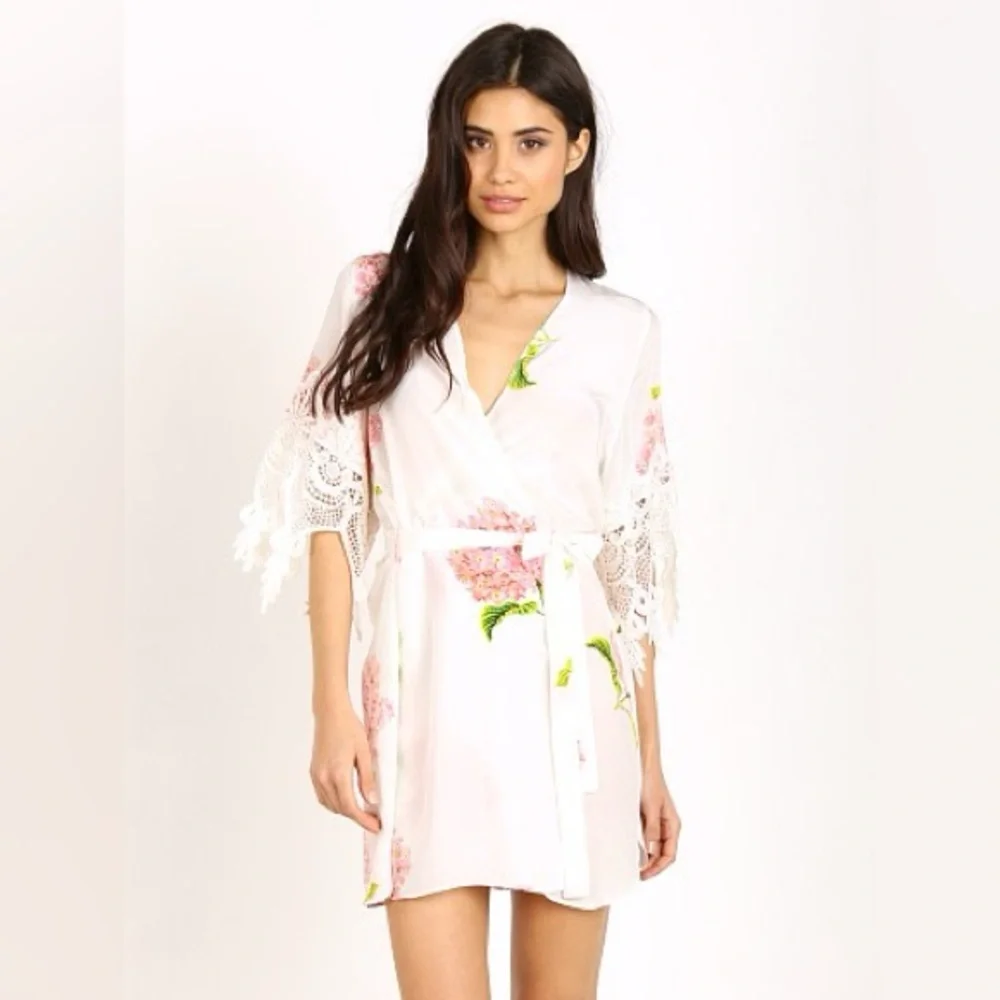 Stone Cold Fox Robe Bloom Print O/S - Picture 3 of 6